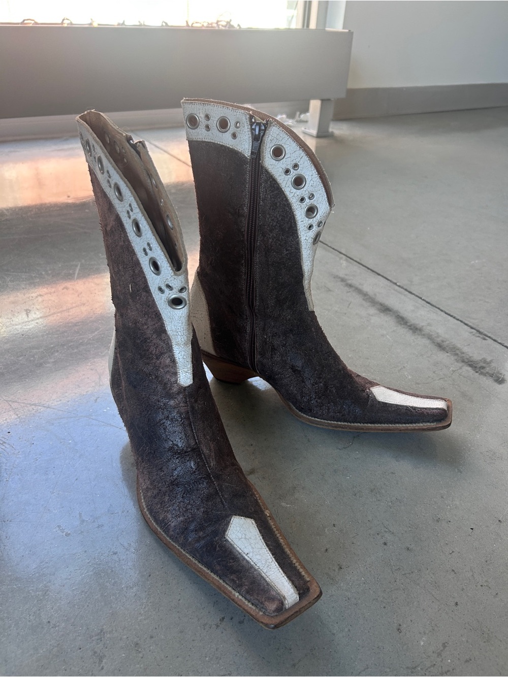 Vintage Fluxa - made in Spain - Leather Ankle Boots in Dark Brown with cream